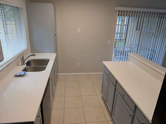 3rd image of 2627 Kinnon Dr