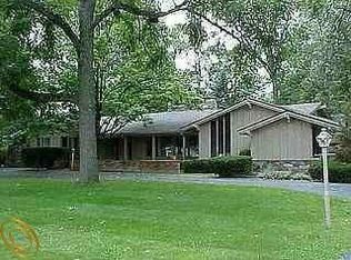 5132 Forest Way, Bloomfield Hills, MI 48302