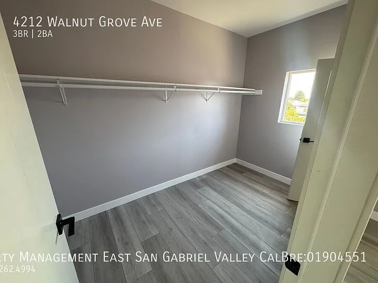 4212 Walnut Grove Ave — Photo 3