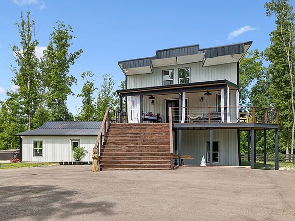 3rd image of 332 Southridge Rd