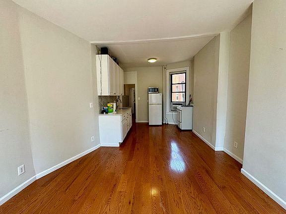 3rd image of 349 W 44th St APT 5