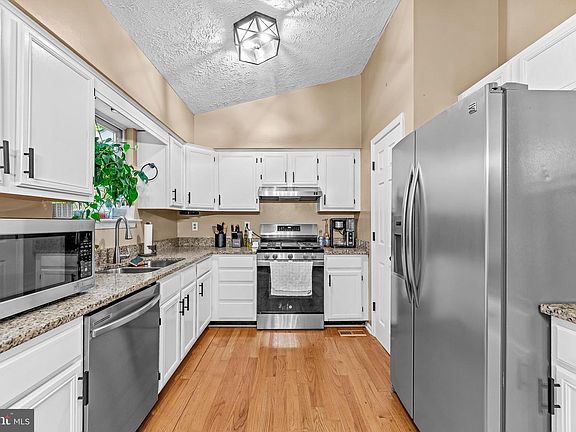 2nd image of 12115 Tall Pine Trl
