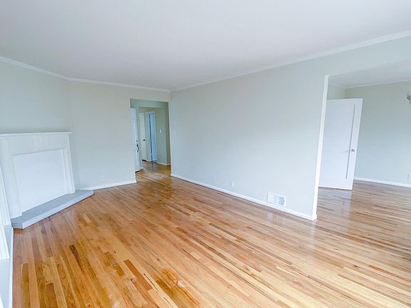 3rd image of 21 Sutro Heights Ave