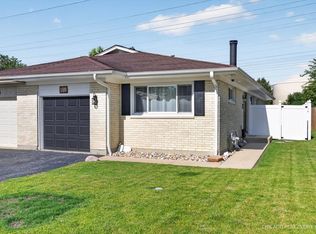 188 Paramount Dr, Wood Dale, IL 60191