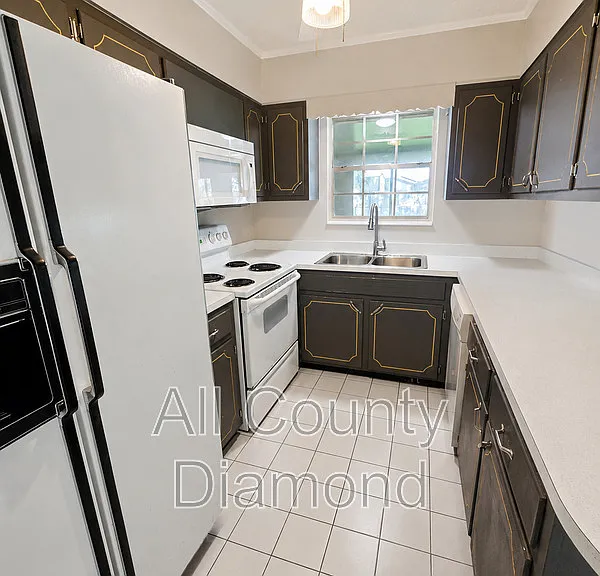 215 S Kimbrel Ave — Photo 5