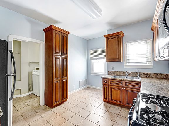 5th image of 325 N Stanley Ave #327-1/2