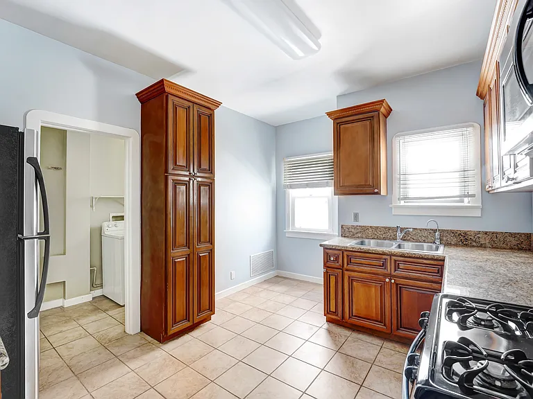 325 N Stanley Ave #327-1/2 — Photo 5
