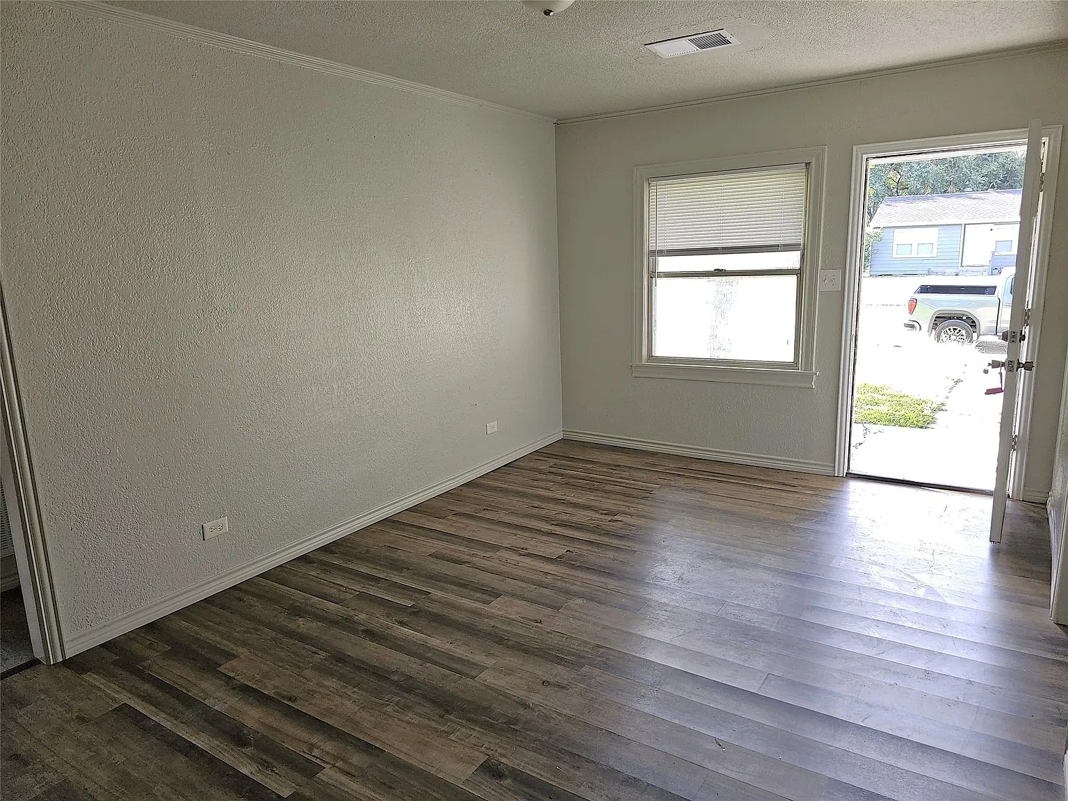 3 bed, 2.0 bath, 980 sqft, $1,700 — Photo 4