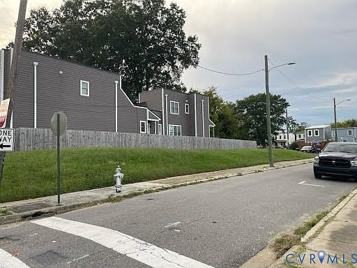 2nd image of 1701 Maury St
