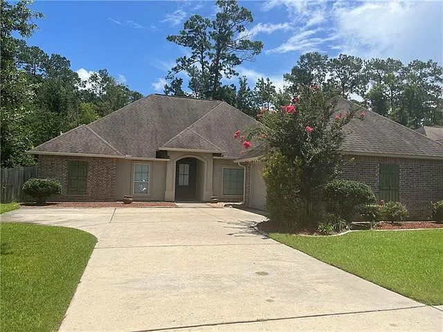 4 bed, 3.0 bath, 2258 sqft, $2,800 — Photo 1