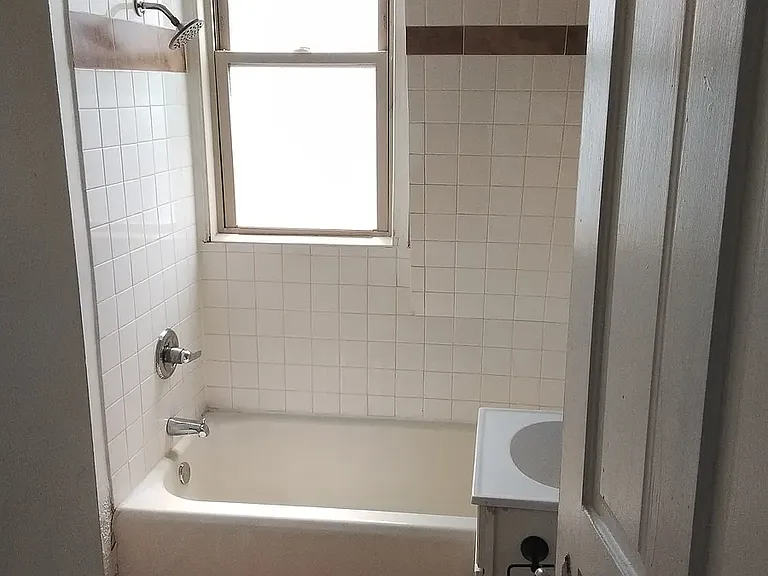 418 Saint Lawrence Ave — Photo 11
