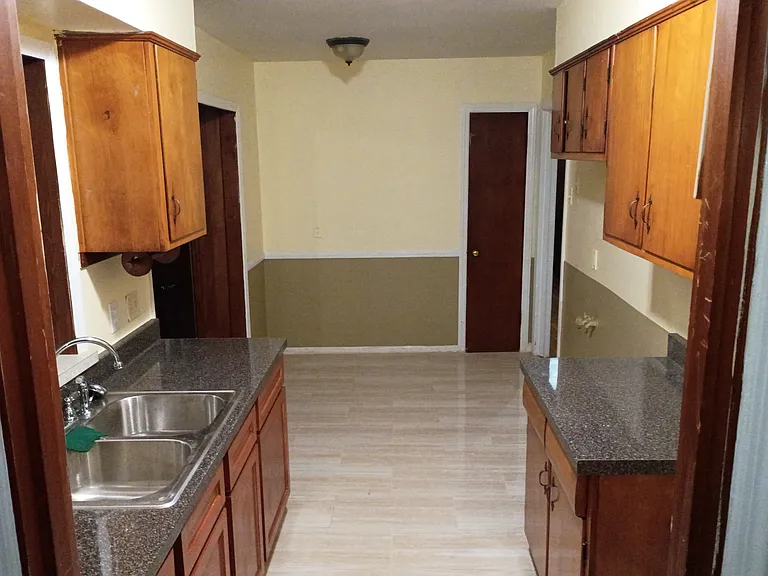 1614 Paullus Ave — Photo 7