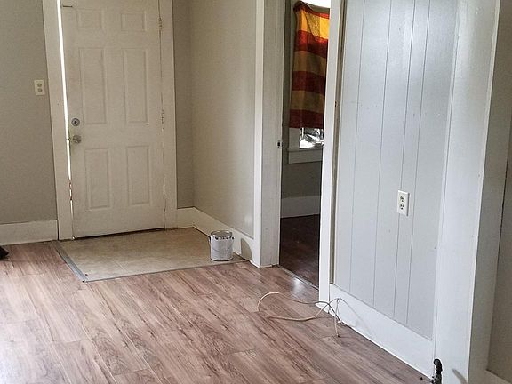 5th image of 412 Edwards St