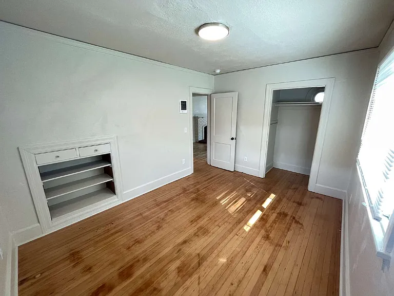 1648 Pearl St — Photo 5