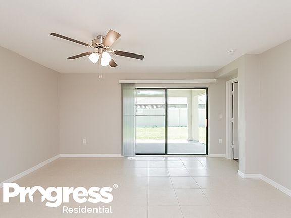 3rd image of 827 Chatham Walk Dr