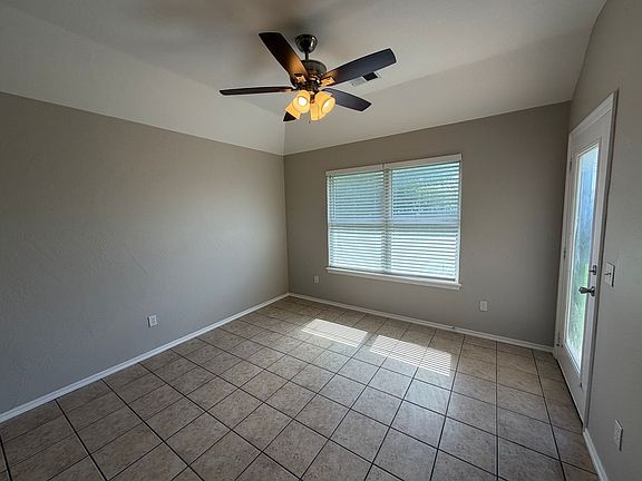 5th image of 411 S Pointe Ln
