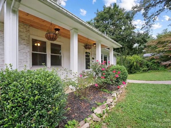206 Arthur Ln, Hendersonville, NC 28791