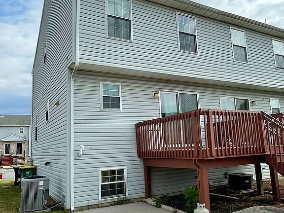3rd image of 242 Vincent Cir
