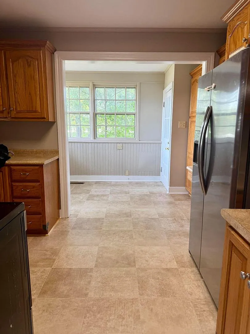 New Listing - South Jackson — Photo 4