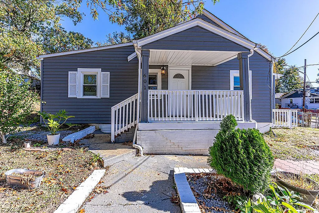 601 Goldleaf Ave photo 1