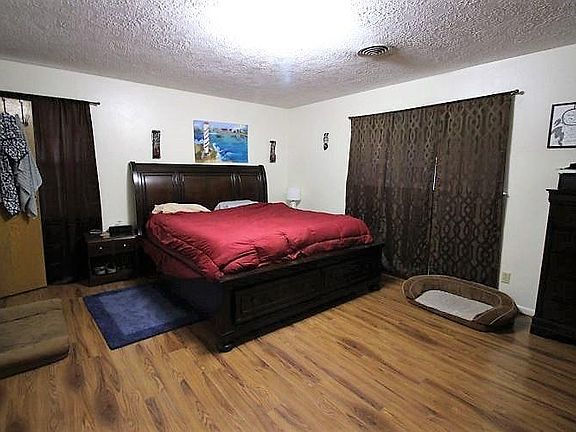5th image of 1101 Glade St