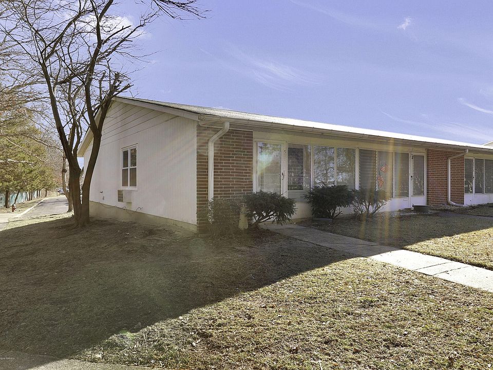 1st image of 551A Sheffield Ct #100A