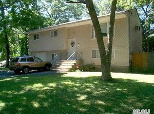 82 N 16th St, Wheatley Heights, NY 11798