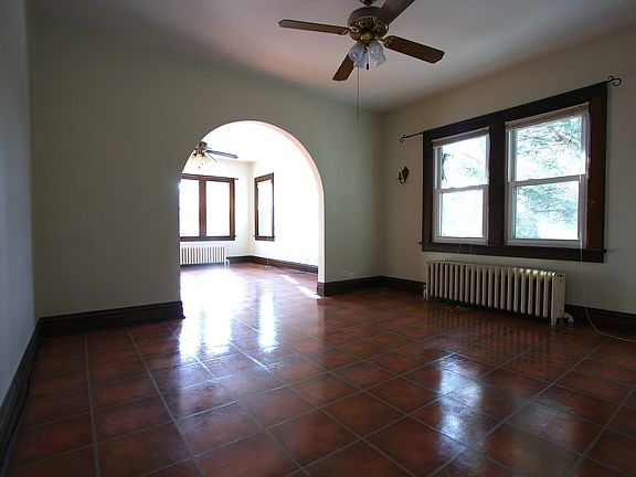 3rd image of 8 E Euclid Ave APT 2