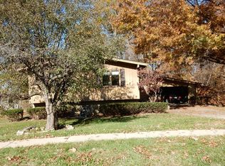 880 Countryside Ln, Columbus, IN 47201