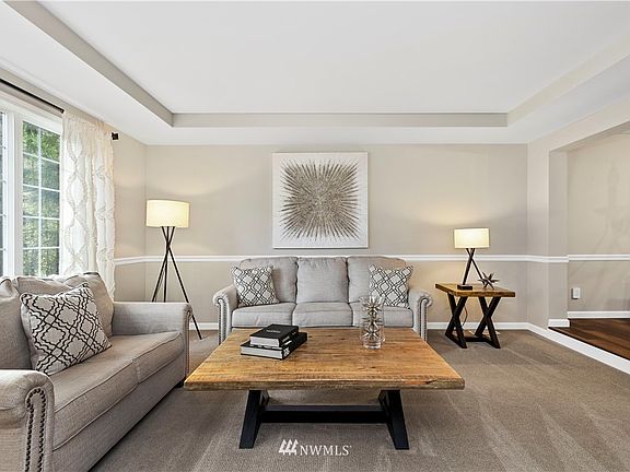 Immaculate living space with tray ceiling