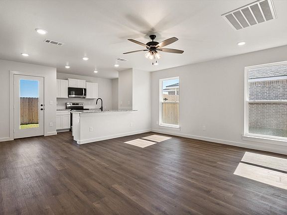 3rd image of 2303 Eureka Ave