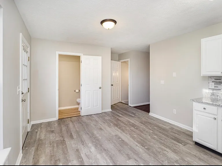306 Alex Ln — Photo 7