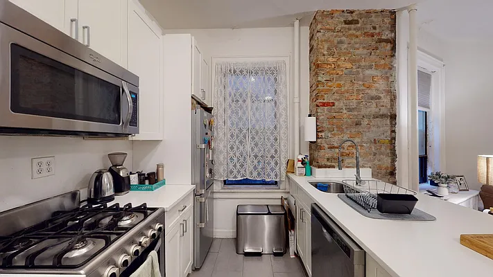 Rented by Bond New York | media 8
