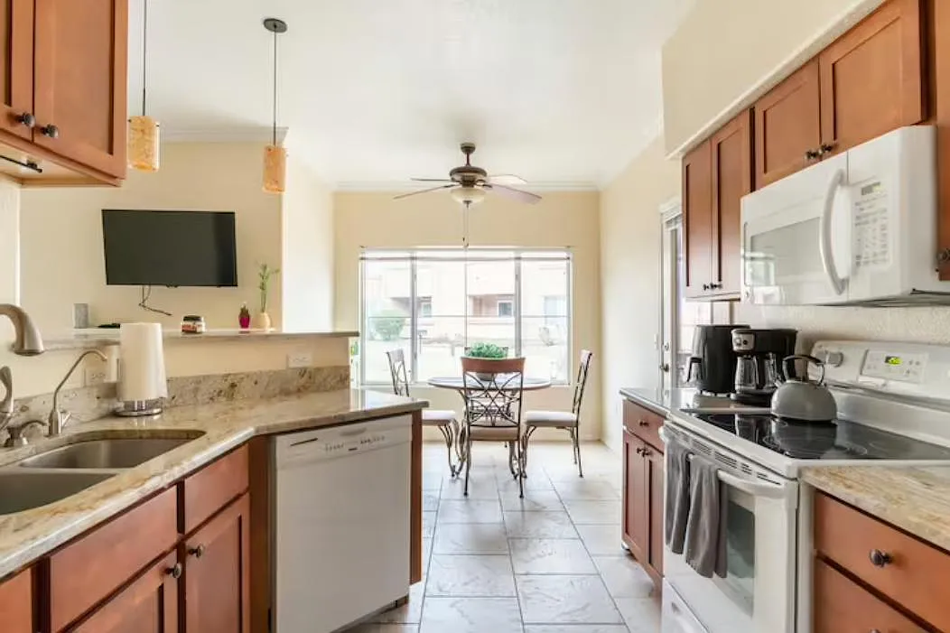 7050 E Sunrise Dr — Photo 4