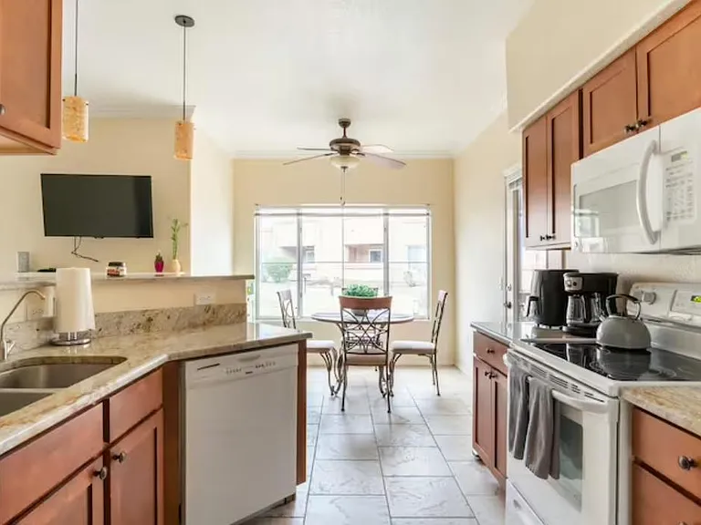 7050 E Sunrise Dr — Photo 4