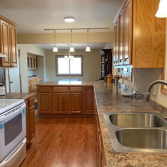 1022 Adams St — Photo 6