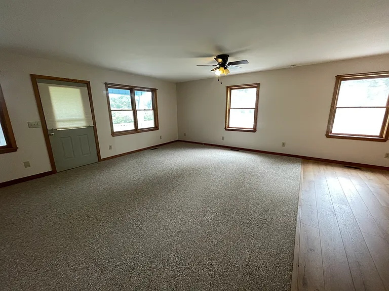 752 Meadow Brook Ln — Photo 15