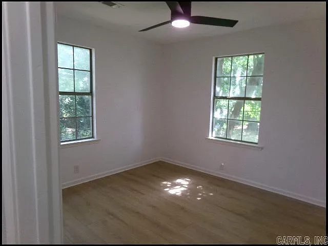 606 E 21st St — Photo 17