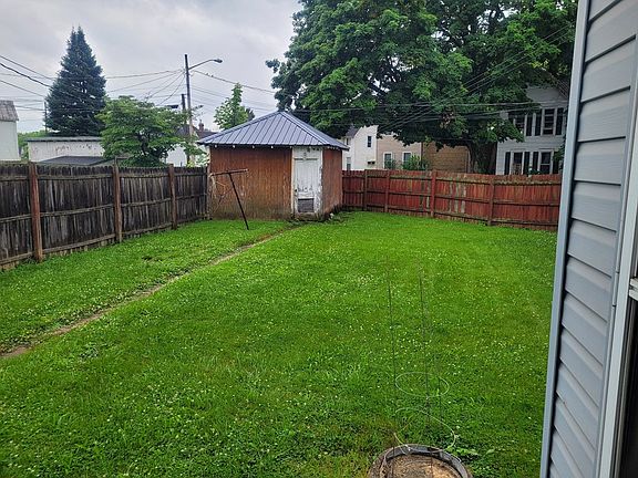 2nd image of 734 E 4th St