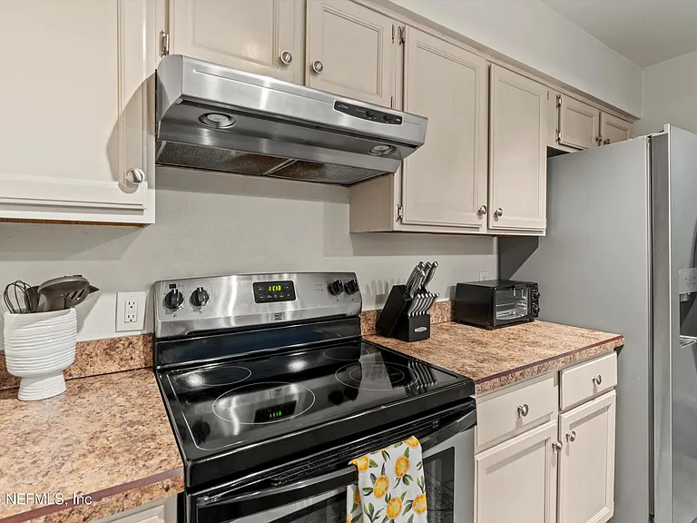 2219 Gorden Ave — Photo 15