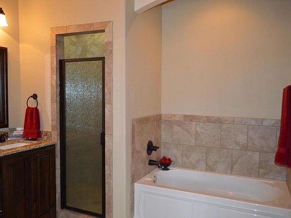 3rd image of 14 Sandra Ln