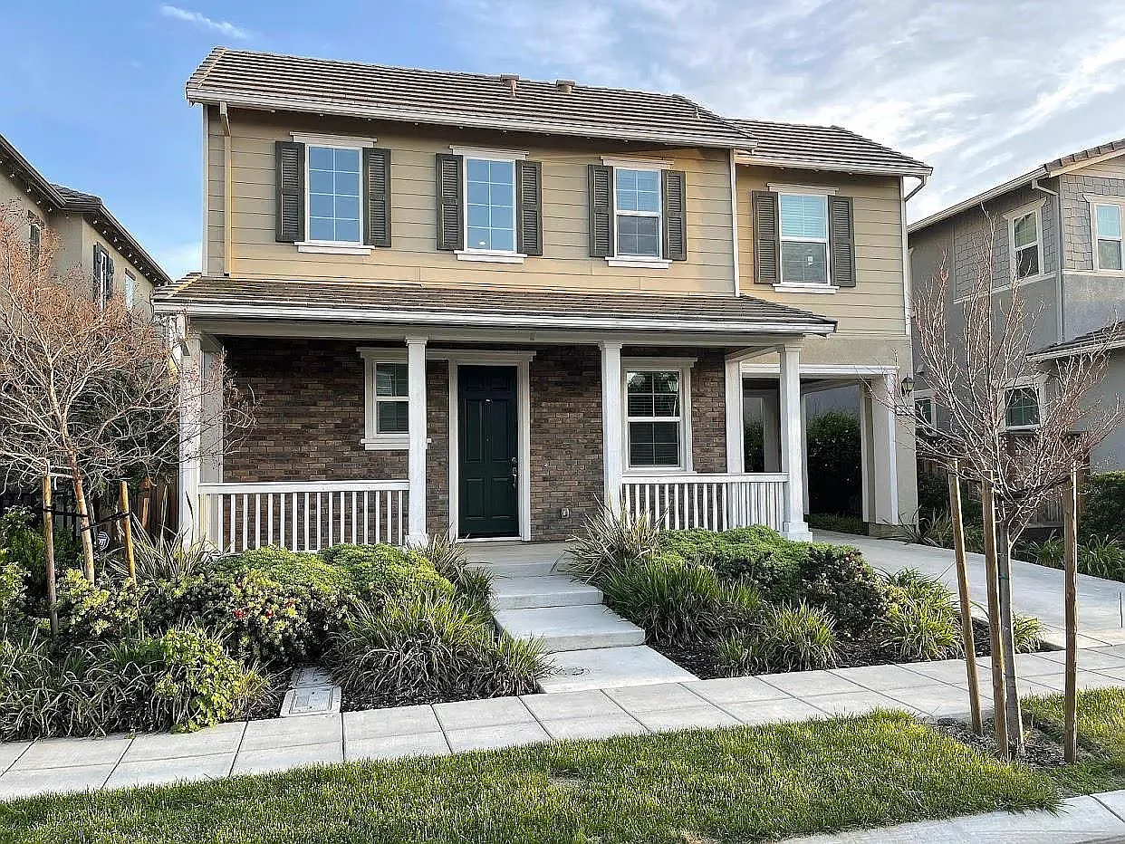 5 bed, 2217 sqft, $3,250 — Photo 1