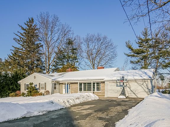 2nd image of 8 Prince Willow Ln