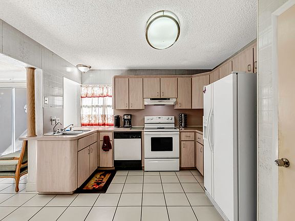 2nd image of 306 Gale Pl