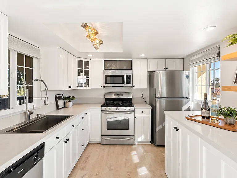 259 Donax Ave #F — Photo 10