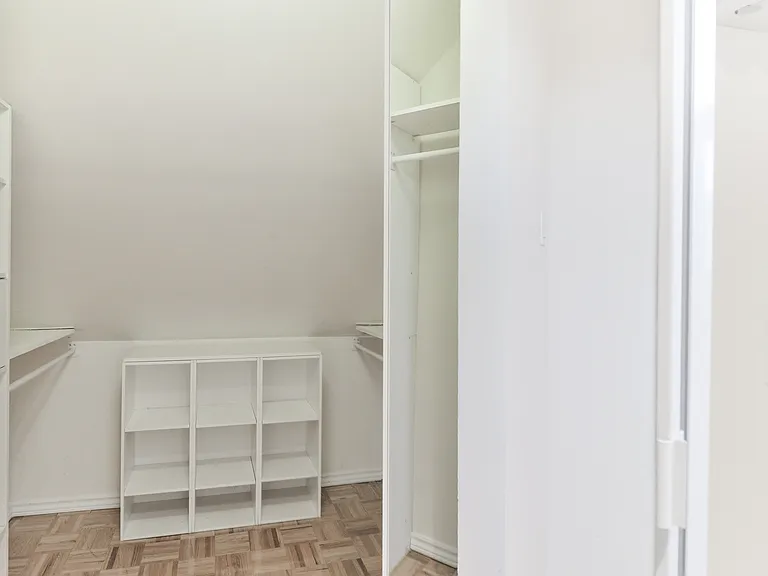 938 Avenue Rd #3 — Photo 18