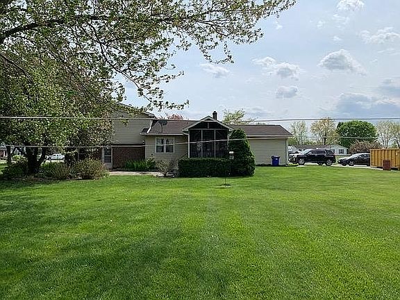 3rd image of 8410 Lassie Ct E