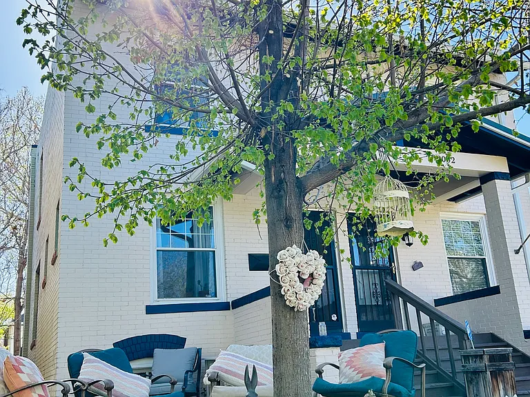 Front yard shared with Mainhouse