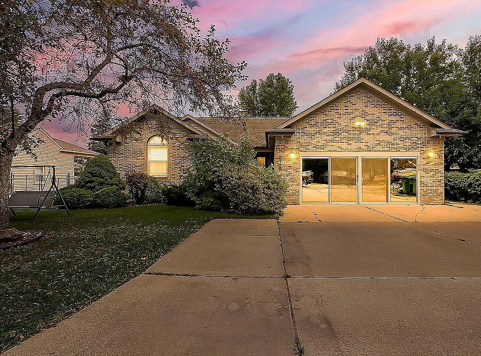 1st image of 24829 Woodland Dr