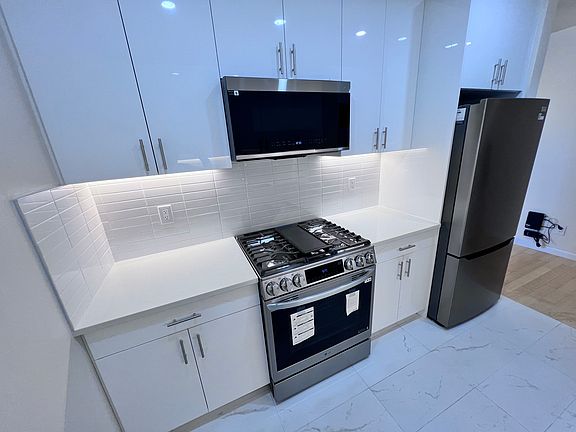4th image of 247 Wadsworth Ave APT 6S